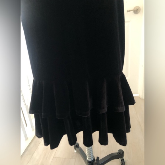 Gianni Bini midi black velvet,ruffled tiered skirt. - Picture 8 of 13